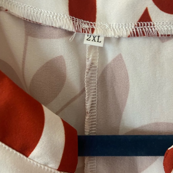 NWOT- V-neck boho style dress. Size 2XL - Picture 5 of 6